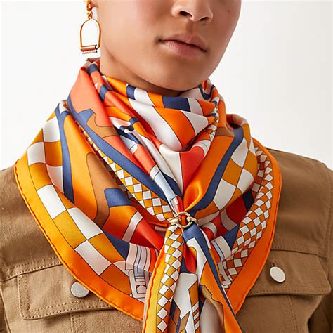 different ways to tie an hermes scarf|how to wear hermes twilly.